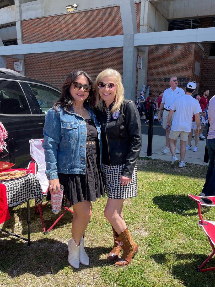 It just doesn’t get any better than this on an #AlabamaFootball Saturday! The memories we made and the bond that was strengthened between my DIL Brittany and I, means so much to me and my family. We have started a new #ADayTradition.
#ADayWeekend
#BamaFamily
#TwitterTailgaters
