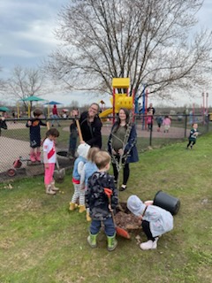 ELRC had a great time celebrating Week of the Young Child last week! Many classrooms enjoyed having special guest readers and Lauren Ditzler and Justine Weckerly even planted a tree at Schoolhouse Learning Center! 🌳Week of the Young Child was a great week!! #WOYC24 #ELRC