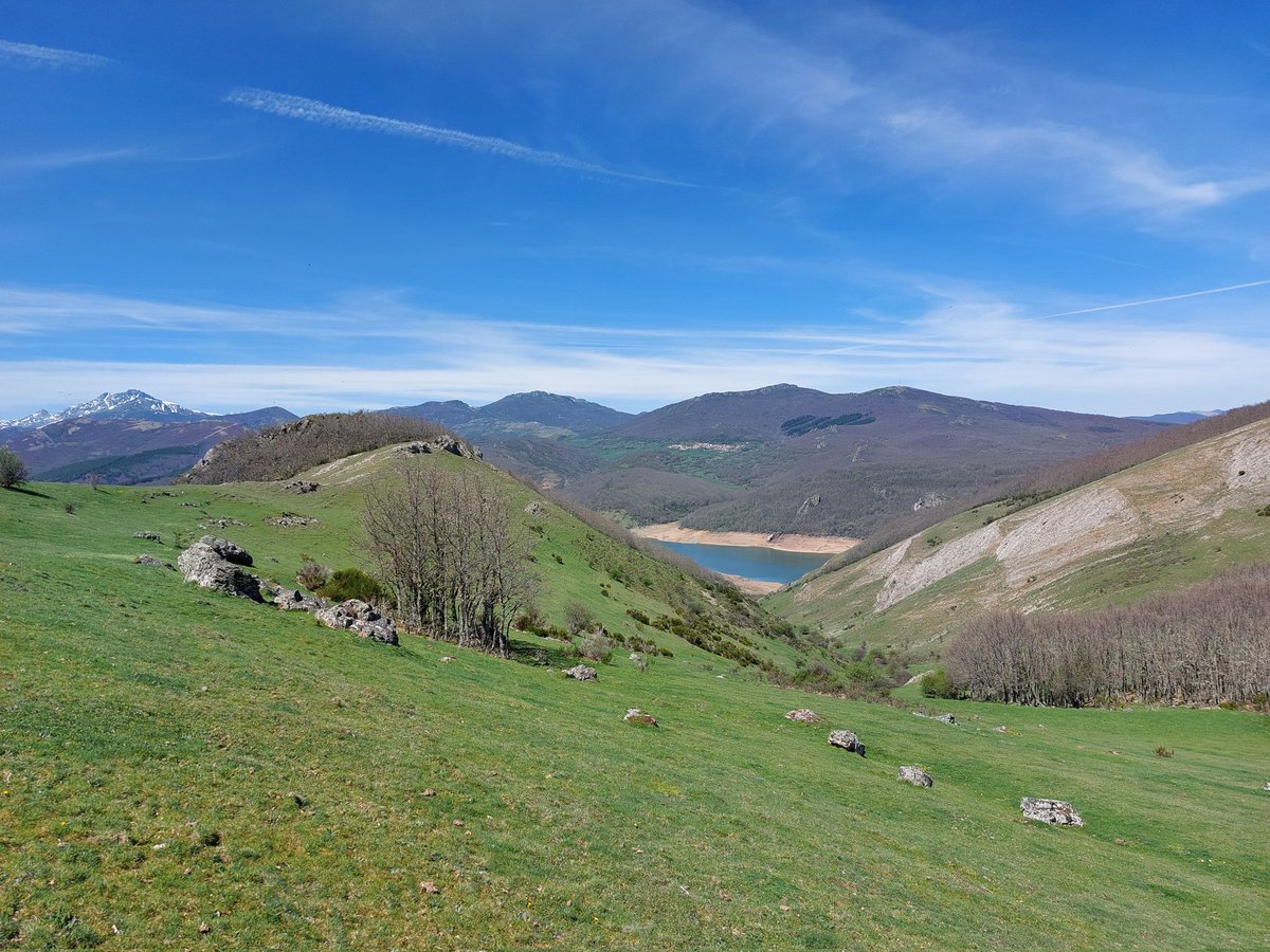 La montaña palentina es un paisaje glorioso y desconocido. El senderismo en ese paraíso y con las amigas de la infancia, es una combinación insuperable. Un fin de semana perfecto. 😍