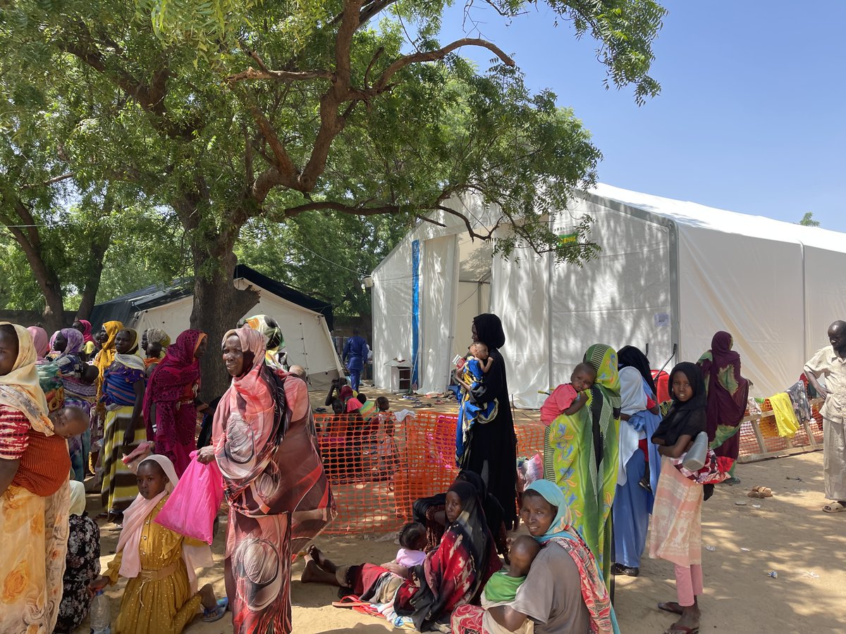 Over 2 million people from #Sudan have fled to neighbouring countries. Chad hosts nearly 40% of Sudanese refugees in the region, with Eastern Chad seeing a constant influx. Many arrive with severe injuries and malnutrition, straining the already weak health system.…