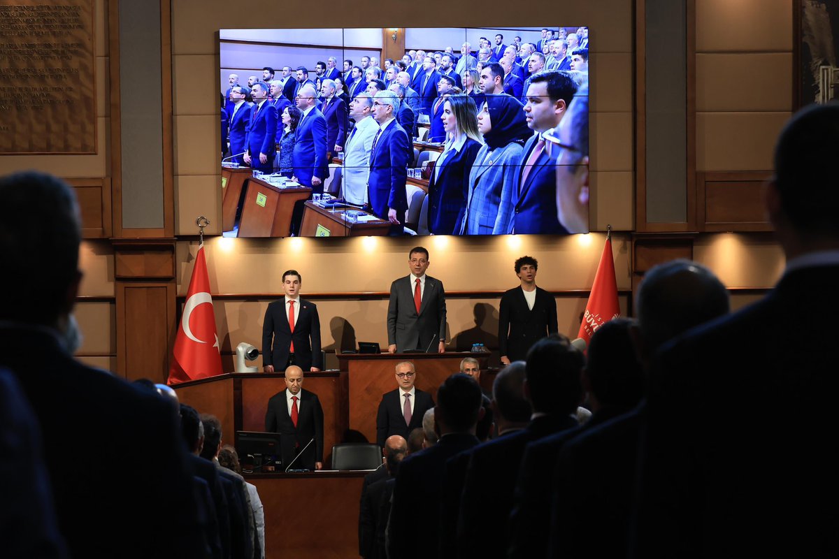 İstanbul Büyükşehir Belediye Başkanımız <a href="/ekrem_imamoglu/">Ekrem İmamoğlu</a> başkanlığında, 9. Dönem İstanbul Büyükşehir Meclis Toplantısının ilkini gerçekleştirdik.

Yeni dönemde görev alan tüm arkadaşlarıma başarılar dilerim. 

İstanbul'un geleceğine dair önemli projelere imza atacağımız, daha