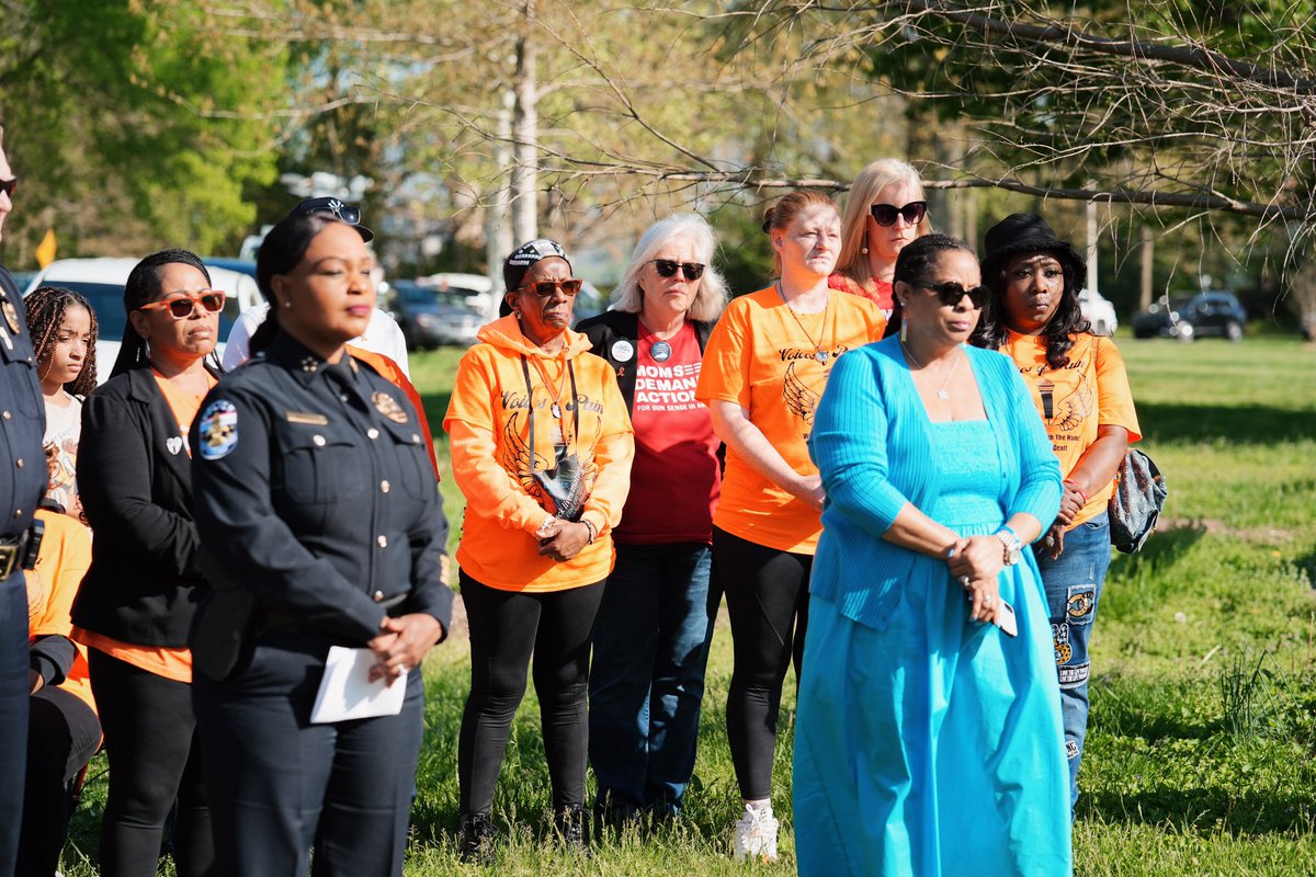 Louisville joined together this morning at Chickasaw Park to remember the two lives lost a year ago today and to recognize the urgent work we must do to end gun violence in our city. Let’s live in dialogue and find real solutions to protect lives.