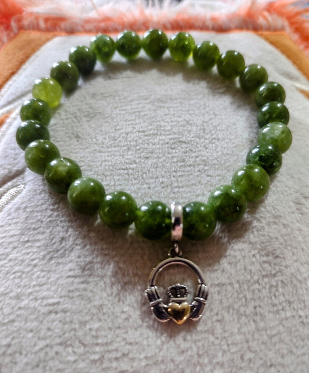 Natural Diopside gemstone bracelet with sterling silver Claddagh

thatcraftyfella.etsy.com/listing/171532…

#Mhhsbd #claddagh #ireland #claddaghring #irish #celtic #irishjewelry  #jewellery  #jewelry #celticjewelry #visitgalway #heart #wildatlanticway #love #galwaybay #irishjewellery #celticknot