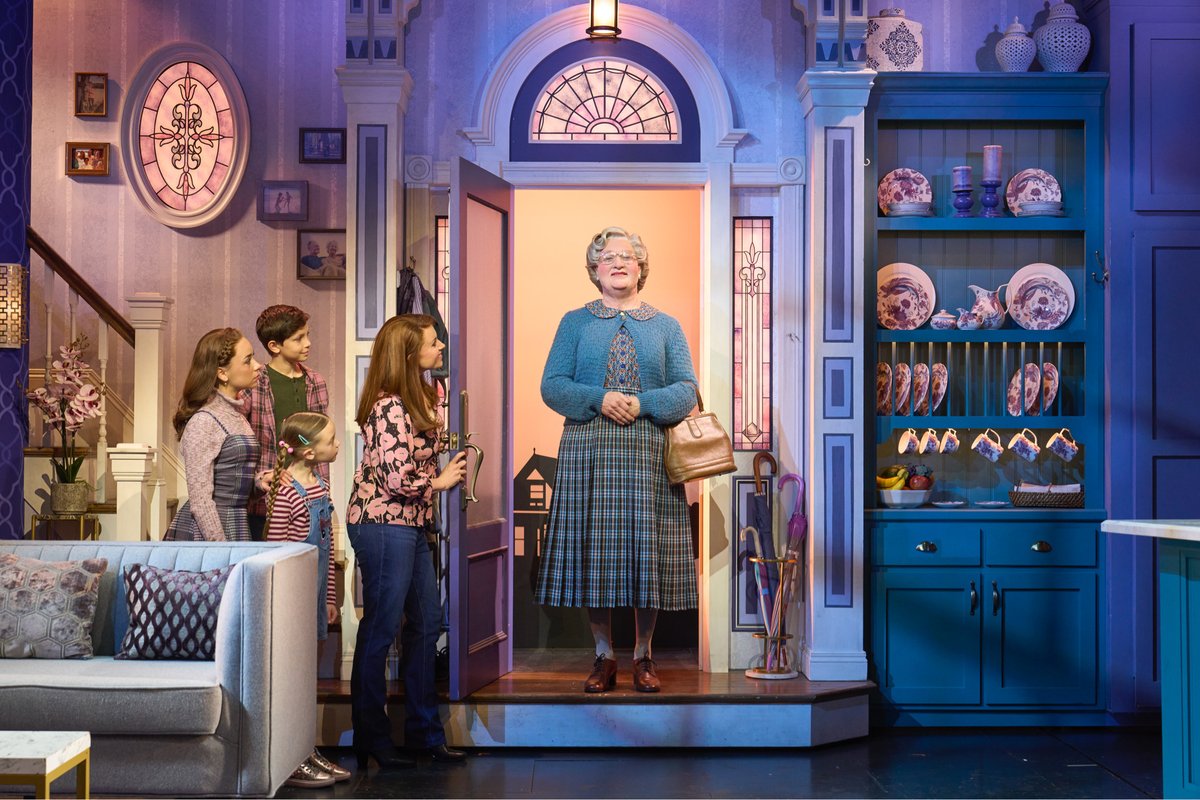 New cast join @DOUBTFIREUK as the hit show enters its second year in the West End

📸 Manuel Harlan 

Read more here timtalkstheatre.co.uk/view.php?id=77  

#theatre #theatrefan #theatrenews #westend