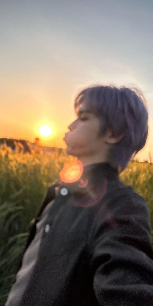 d0tyonghk's tweet photo. i will always be by your side
with spring-like warmth in my arms
i'll go to where you are
see you again ♡ https://t.co/NHJ57xAaKJ