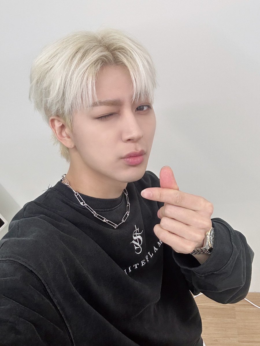iKON GLOBAL iKONIC tweet media