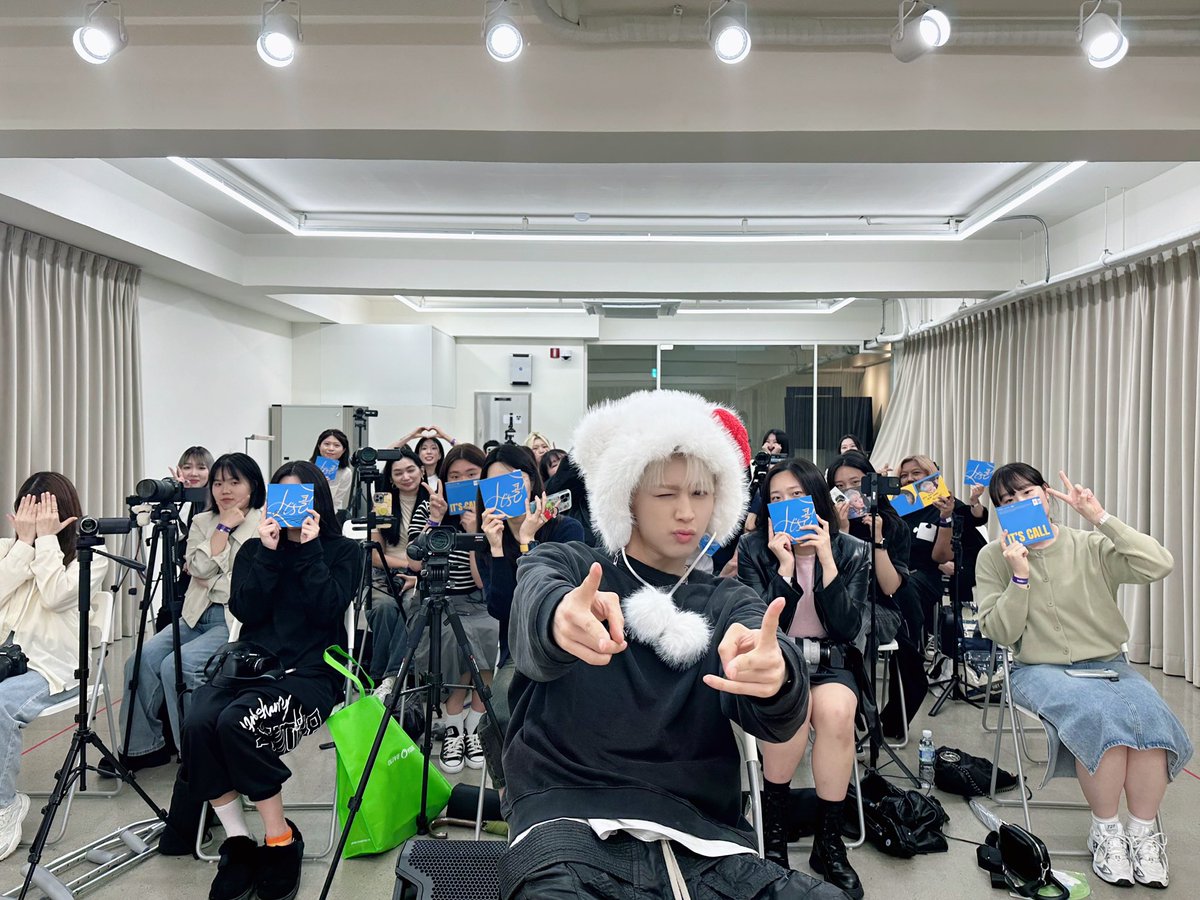 [#FORiKONIC]  

오늘 셀카 타임 어디 잘 나왔나📸
언제든 어디있든 또 만나 🤙 

#SONG #송윤형 
#iKON #아이콘 
#It_s_콜 #헬로라이브