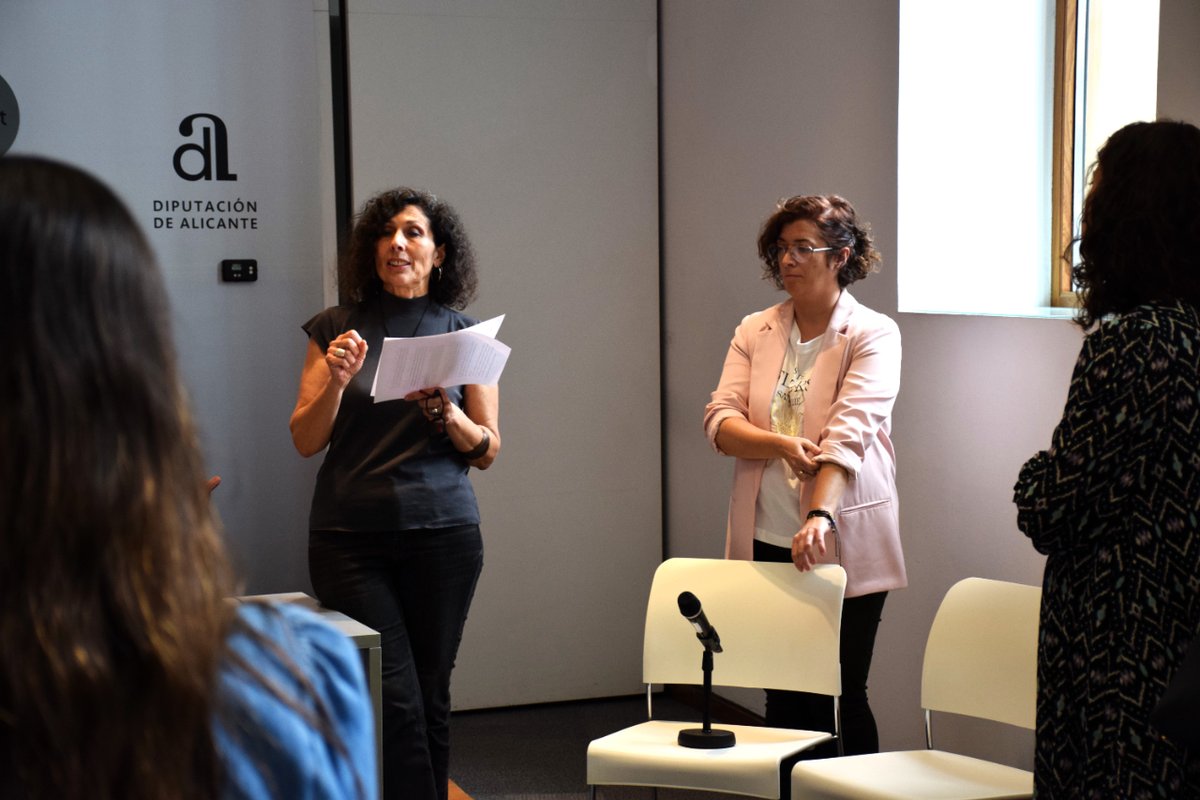 protocoloimep's tweet photo. La semana pasada, los alumnos y alumnas de máster visitaron el Instituto Alicantino de Cultura Juan Gil-Albert, dentro de la asignatura de Eventos Turísticos.

Recorrieron las instalaciones y las responsables les explicaron los eventos que allí se realizan. https://t.co/zd8t3A3kaD