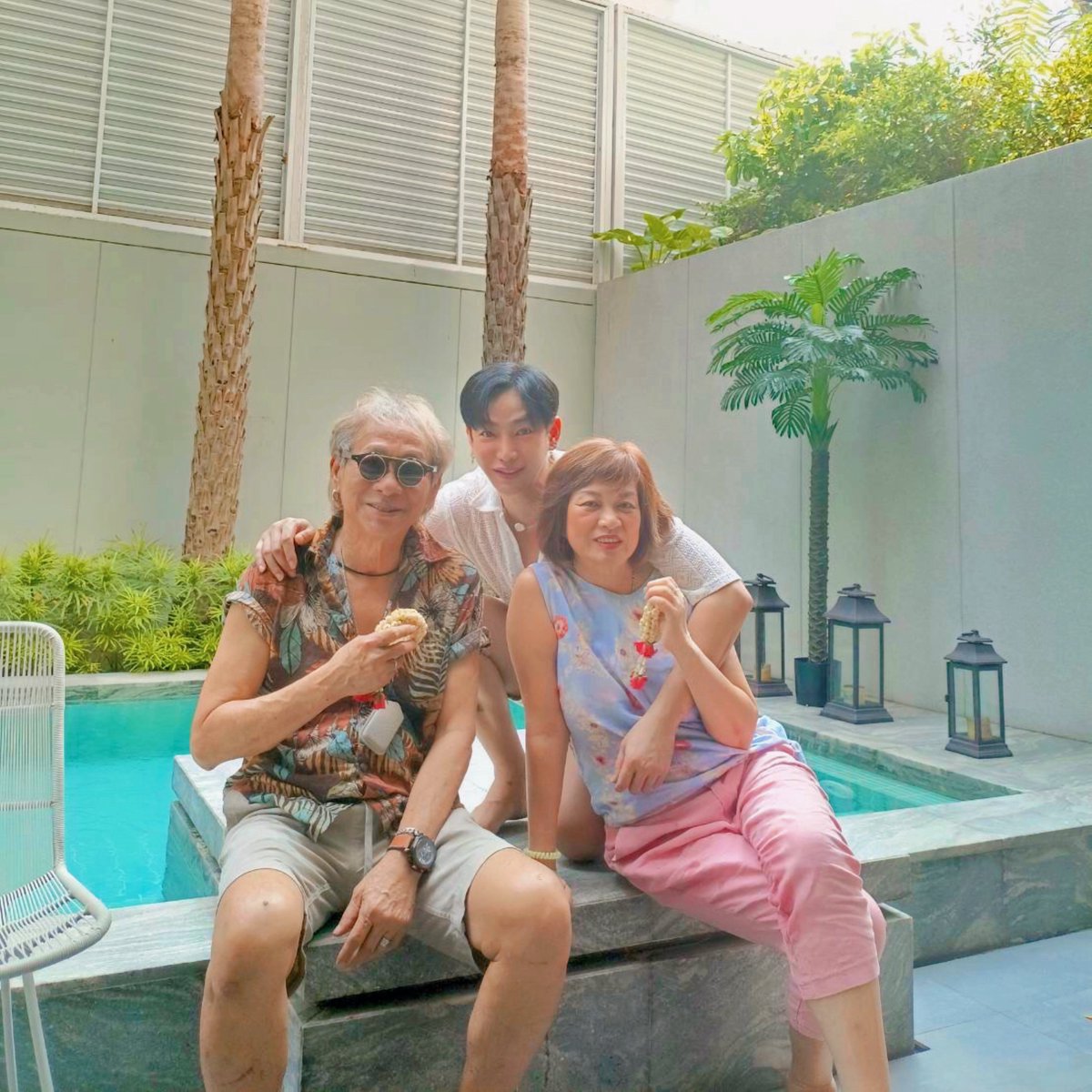 PeckPalitOfficial tweet media