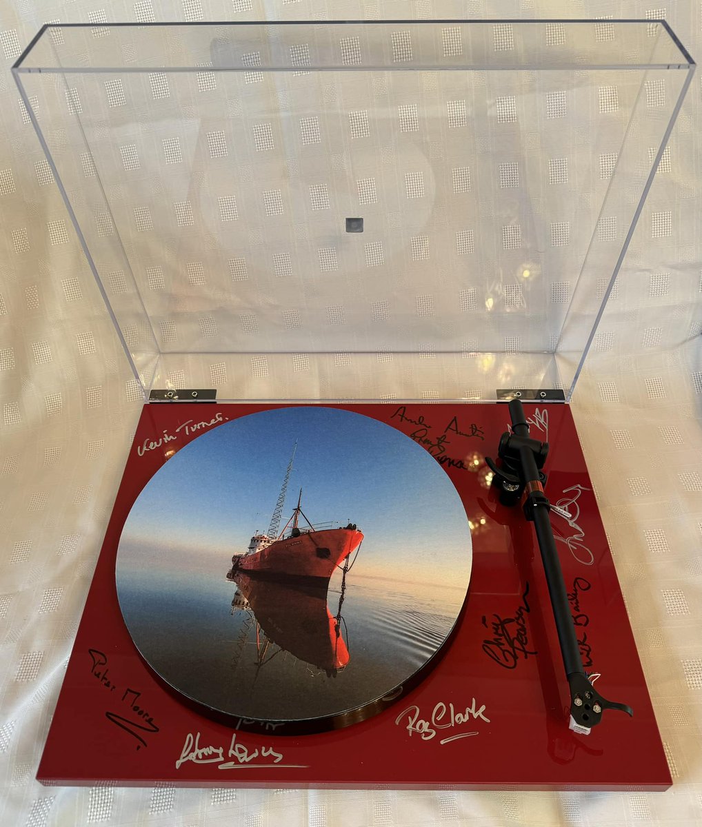 📣ENTER NOW TO WIN ONE OF TWO REGA TURNTABLES SIGNED BY RADIO CAROLINE PRESENTERS! ❗️HOW TO ENTER: Donate to @TheRadCaroline's Crowdfunder to enter the prize draw via this link: bit.ly/3Q5po7w ⚓️ENTRY OPTIONS: £10 - 1 Entry £25 - 4 Entries £50 - 10 Entries 📅Winner…