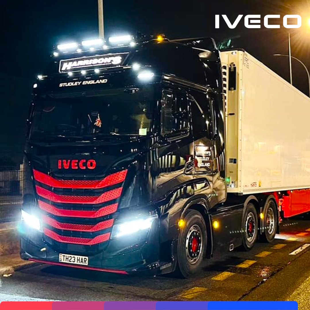 This Harrison’s Anglo International Transport #IVECO S-Way with its bold contrasting design looks dramatic, especially at night! Thanks for sharing with #MySWAY