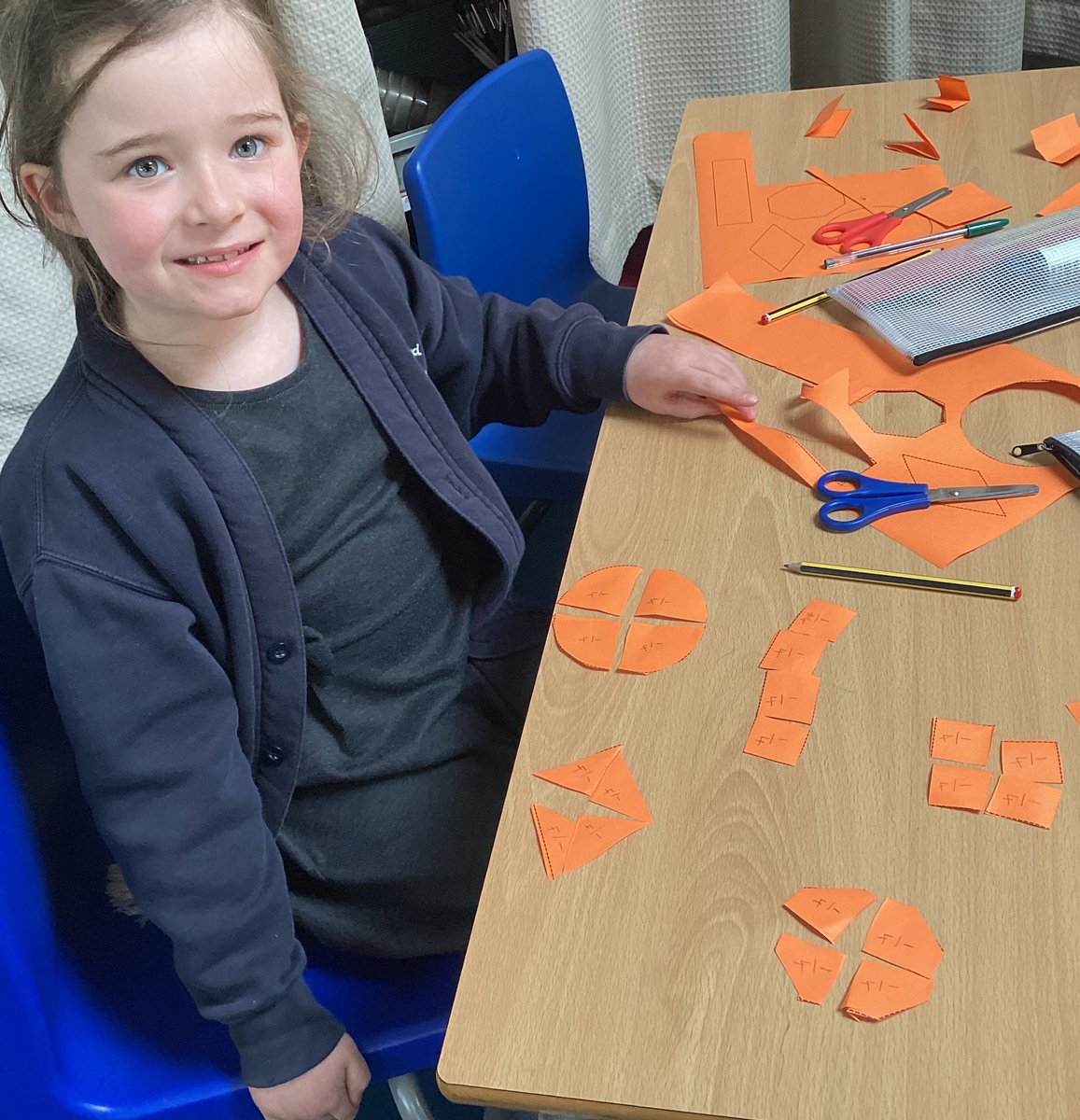sbps_owls's tweet photo. We have started our new maths unit on Fractions.  Everyone did a great job when carefully making four equal parts to find a quarter! 🟧🟠🔸#sbpaMa https://t.co/EXQGON55Ib