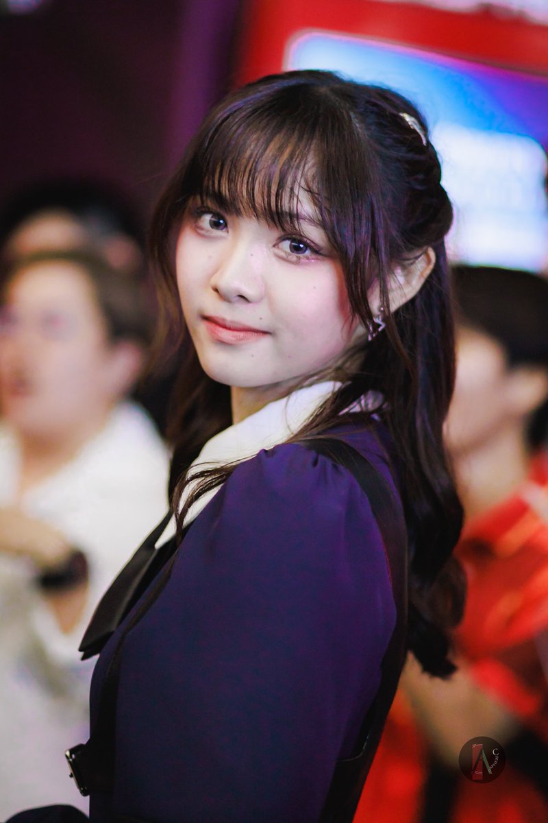 คนที่ขี้เก๊กขนาดเนี้ย เป็นของคุณนะ

#YoghurtBNK48 
#BNK48
#KissMe_FunFair 
#BNK48

240331📍Emsphere

#AspheriC