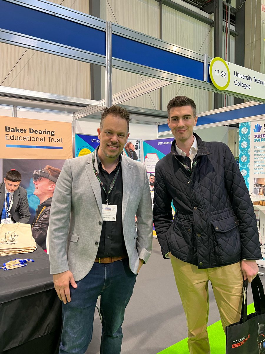 BakerDearing's tweet image. 🏭@UTCSheffCity alumni James (pictured right, beside @LDEUTC&apos;s @LDE_iguru) is now working as a manufacturing engineer in producibility at @RollsRoyce #thinkUTC