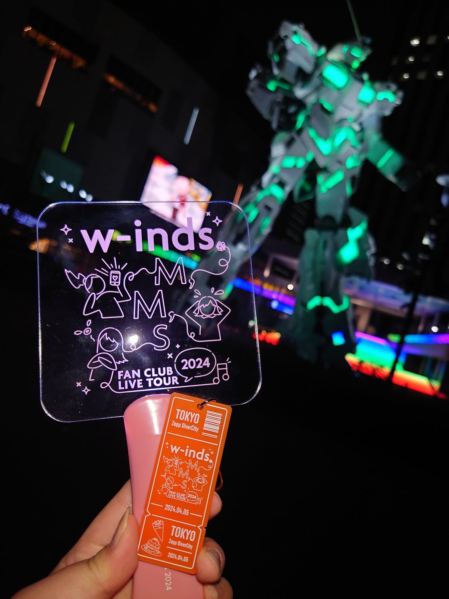 e__formosa's tweet photo. 今更4/5のFCLiveの写真を載せる…笑
豊洲PITは遅刻で最後尾だったけど、Zepp DiverCityは200番台で6列目に座れたの🥹✨
今回はちゃんとアクキーも買えたし、ライブも前回よりもっと楽しめて幸せだった〜🫰💕
夜はフードコートで🍜

夏も楽しみ🥰
w-inds.が言う初期どこまでかなぁ
#w_inds
#MMS 
#FCLT https://t.co/LoWl2n05cy