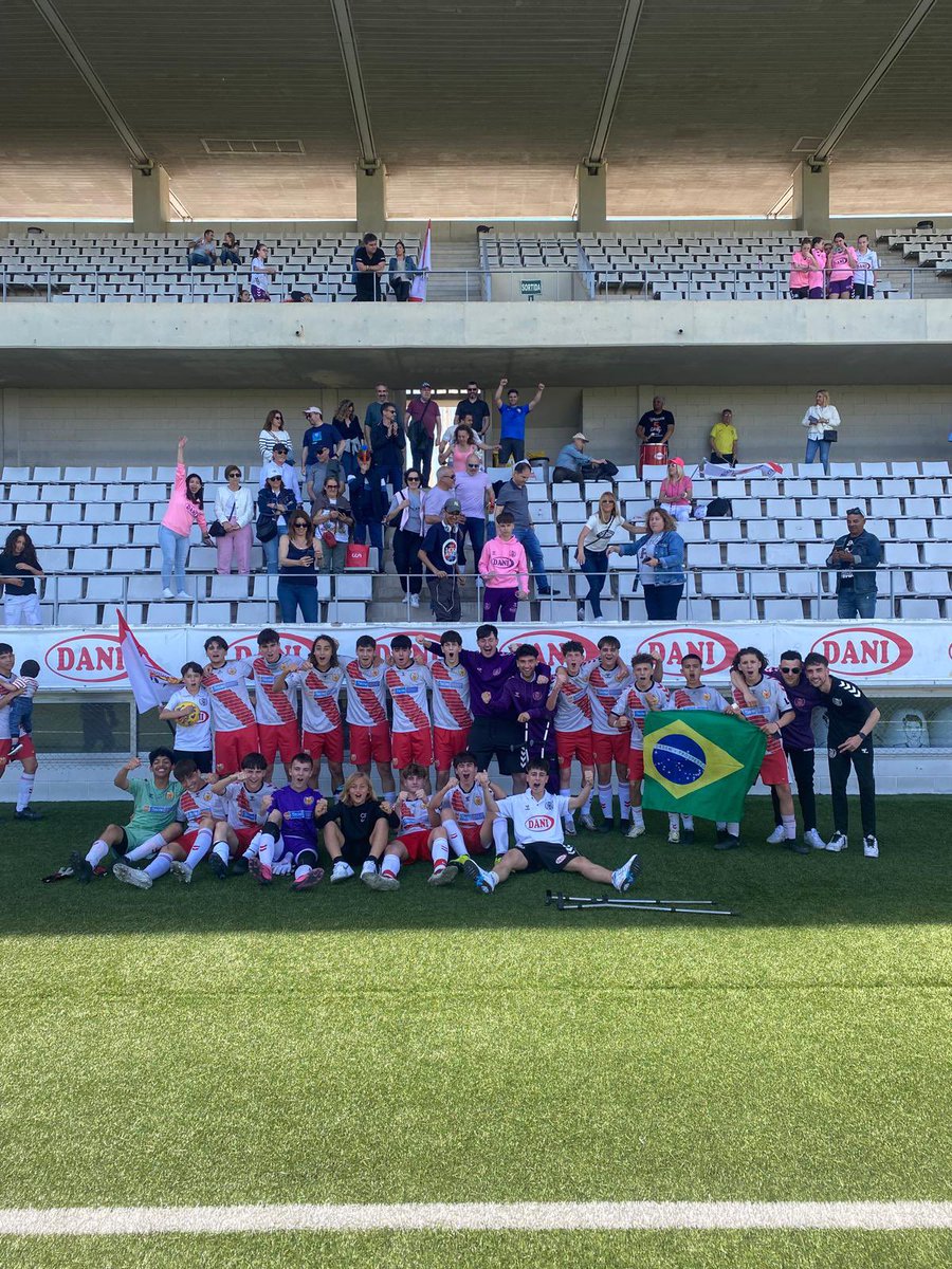 Campeones de liga 23/24⚪️🔴

Sois brutales, ha sido increíble poder entrenaros esta temporada.

Ahora a disfrutar de vosotros lo que queda!!
