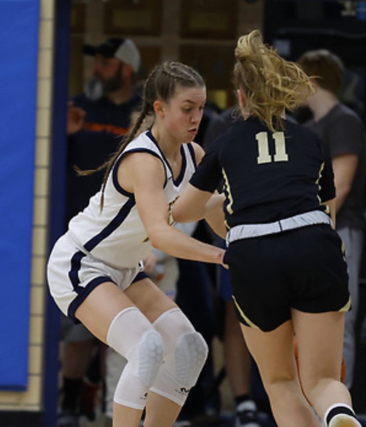 WilmingtonGBB's tweet photo. ⭐️Congratulations to @liakrarup, @reesebruckner &amp; @Mayajeck11 4 being named 2 the all-region basketball team. Maya was voted 2nd team while Lia &amp; Reese were voted 1st team. Lia was also voted region player of the year 4 the 2nd year in a row! Product of the work you all put in.👏🏻 https://t.co/72N8ojYdRc