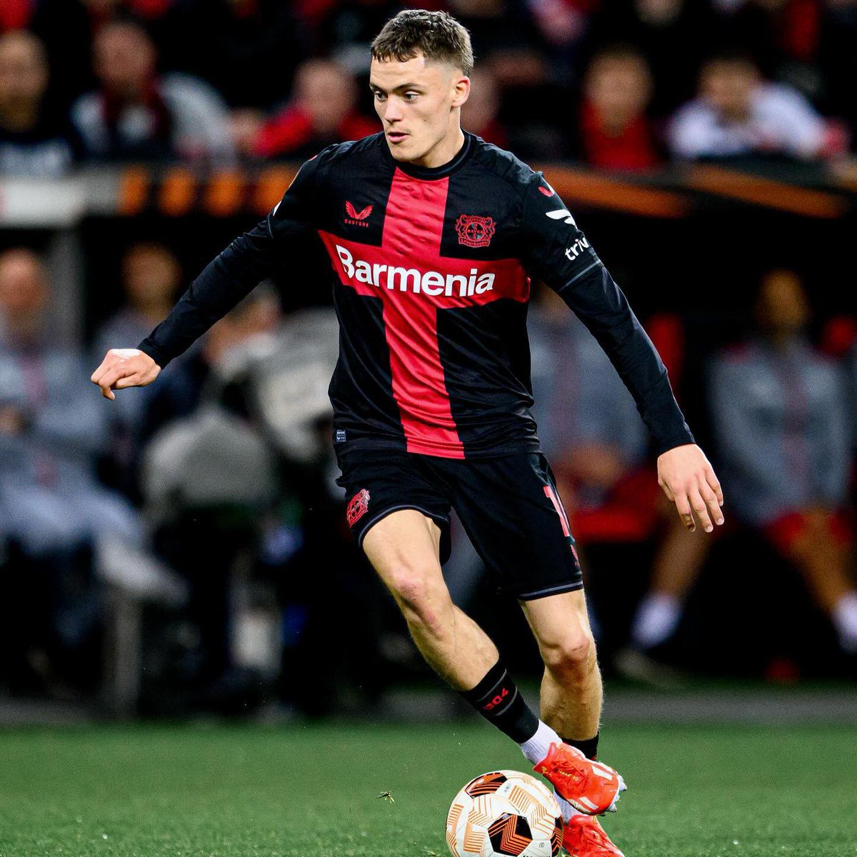 “The best midfielder to come through the club in 30 years” - Kolner Express This season Florian Wirtz was a key player in Bayer Leverkusen winning their first Bundesliga title. Next season in the Champions League with Alonso. Summer 2025, do Manchester City make a move?🧵