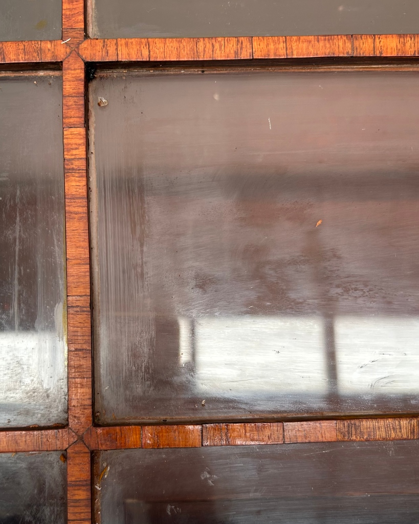 Many of the small sections of veneer between the glass panes of this display cabinet were loose, but our restorer Frank was able to reattach or replace these sections, now stable and uniform🪟
⁠
#art #fineart #furniture #antiques #furniturerestoration #conservation #arthistory