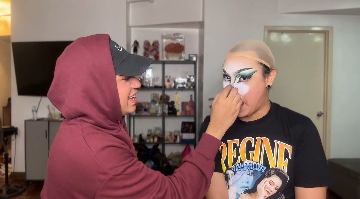 beefresh_'s tweet photo. go watch misis @VinasDeluxe new vlog with @shewarmarise
#viñasdeluxe
#shewarma https://t.co/tIvDZxNvKP