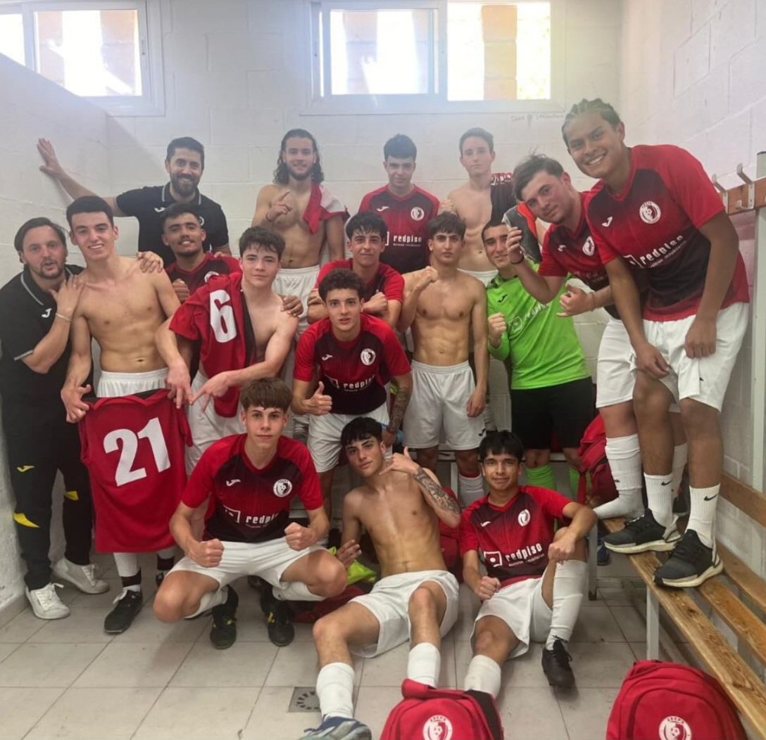 ADEPOPalomeras's tweet photo. 𝗘𝗟 𝗝𝗨𝗩𝗘𝗡𝗜𝗟 𝗕 𝗔𝗥𝗥𝗢𝗟𝗟𝗢́ 𝗔 𝗨𝗡 𝗥𝗜𝗩𝗔𝗟 𝗗𝗜𝗥𝗘𝗖𝗧𝗢

Gran partido de los chicos de Vadillo en Arganda del Rey ante la @u_d_la_poveda B.

El equipo tiene prácticamente el objetivo de la permanencia en primera cumplido mostrándose regulares durante todo el año. https://t.co/ua156RxxRu