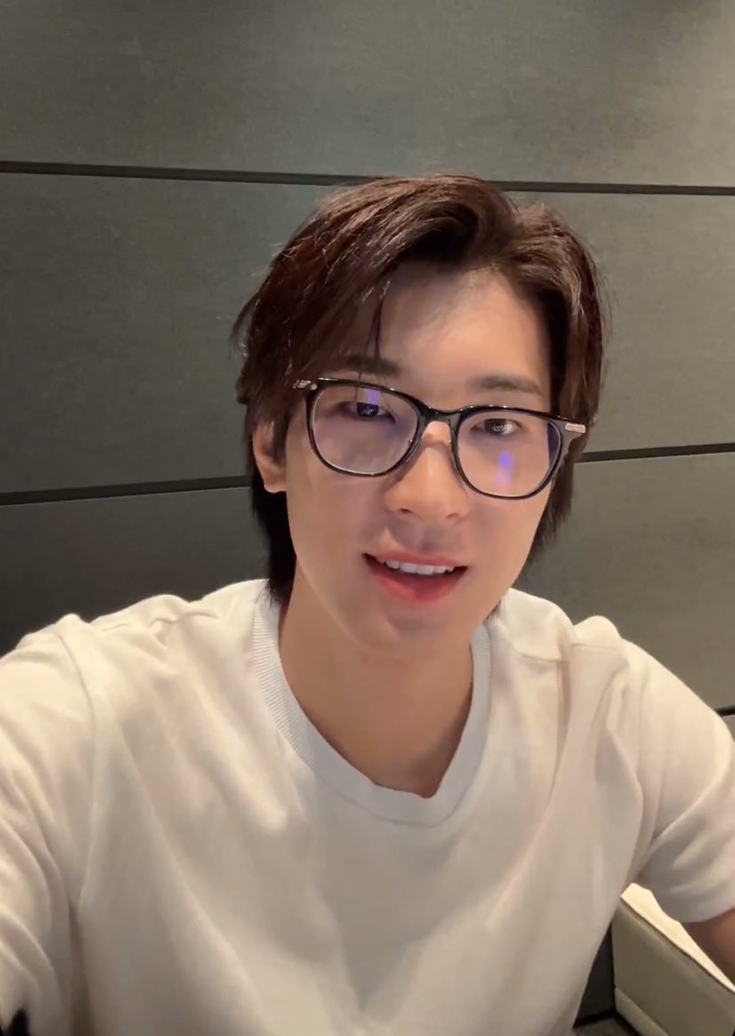 oneforgyu's tweet photo. LORD KAYA MO NAMAN PALA GUMAWA NG ISANG JEON WONWOO BAKIT DI MO PA DINAMIHAN 😭😭😭 https://t.co/aS04hlZwuJ