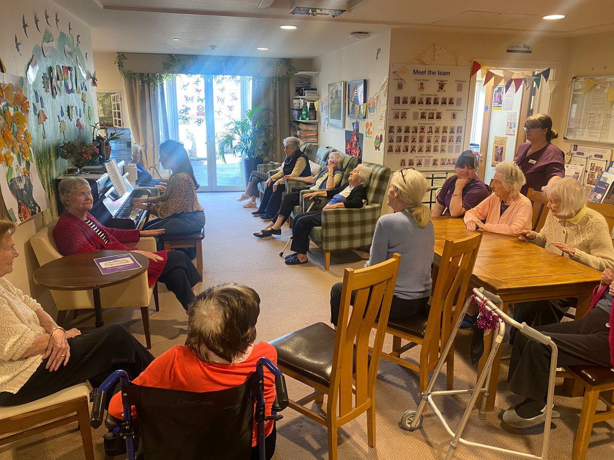 A fabulous addition to our #sundaysherry was the lovely Vikkie this week, playing lots of gorgeous tunes on the piano ❤️ #music #piano #Sundays #weekend #MusicTherapy #fun #carehome #love @AnchorLaterLife