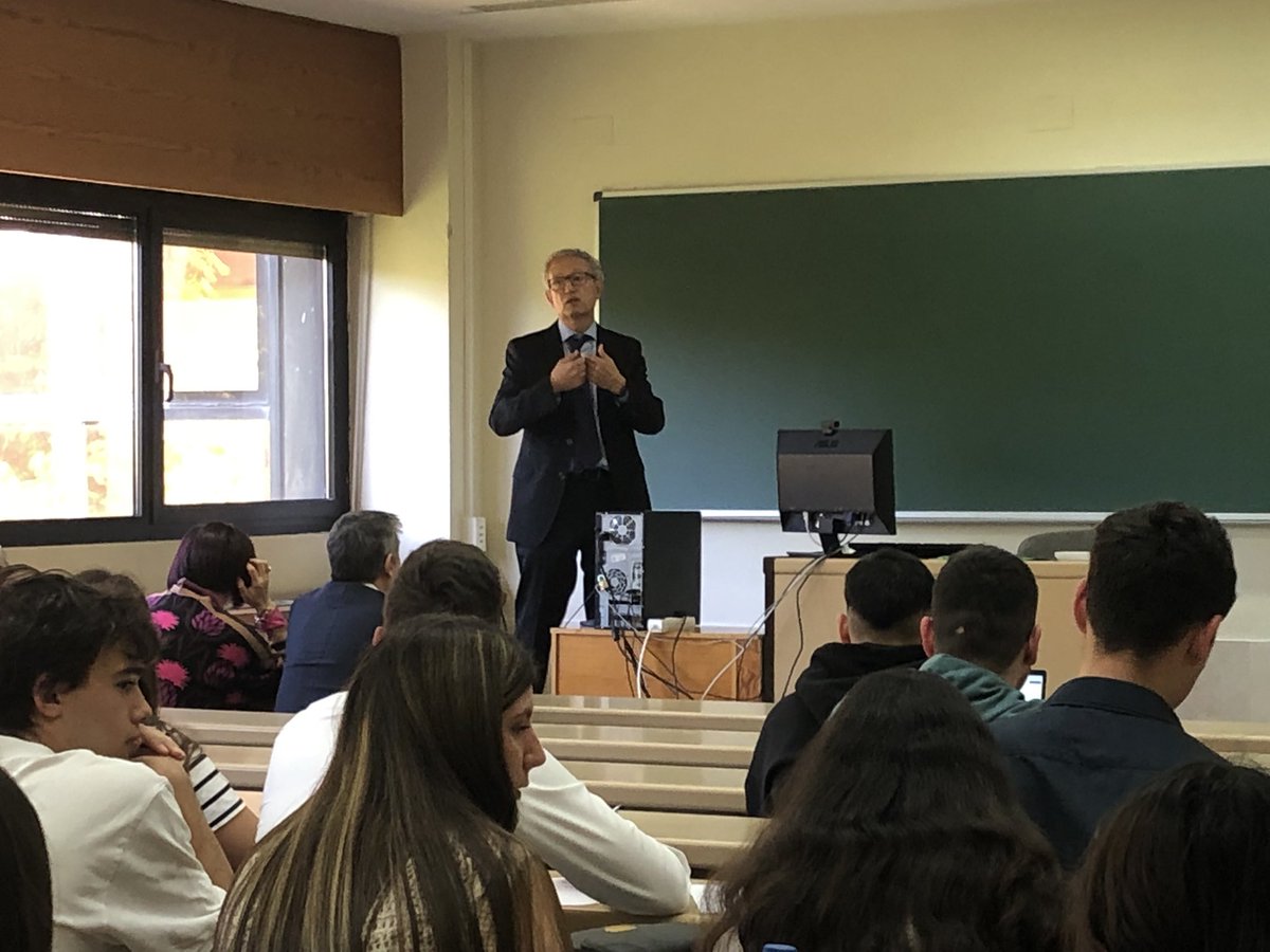 EconomiaUsal's tweet photo. 🧡Los #viernes en @EconomiaUsal son de otro 🌍🙌🏻👏🏻. El pasado viernes nuestros #profes celebraban los ya #exitosos #DesayunosDeDocencia y nuestros #estudiantes disfrutaban de dos fabulosas #confes con #JoaquinPerez de #AgenciaTributaria
y #OscarPuche (ExDirector en @jamonBEHER)🧡 https://t.co/GR8Sa06SD1