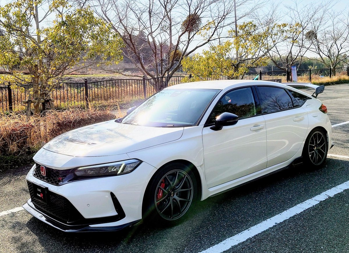 スプーンからシビックタイプR(FL5)のカーボンダクトが発売されましたが