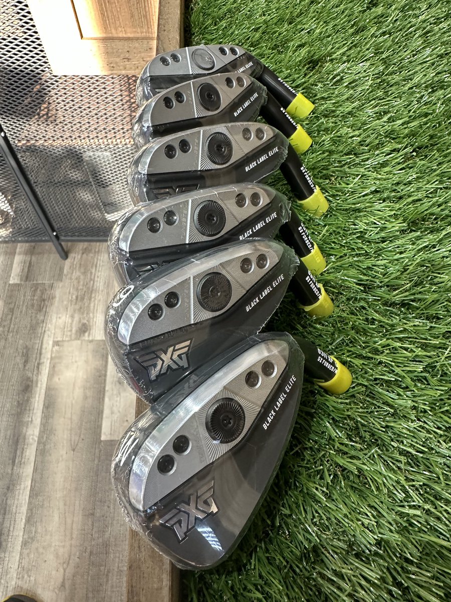 Ambiente_GOLF_'s tweet photo. #PXG #GEN6  #0311XP 5-Wまでご注文頂きました…

グリップは #iomic iX touch 2.0 ブラック×シルバーで仕上げていきます…

Y様お楽しみに… https://t.co/fkYYTybGiO