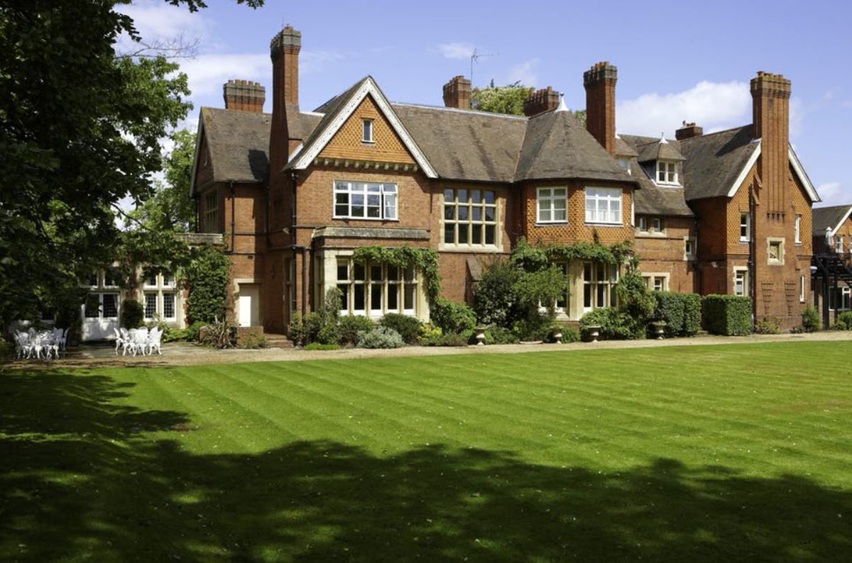 Cantley House Hotel is situated within acres of stunning Berkshire parkland on the outskirts of Wokingham, offering a delightful pet friendly getaway!

🐶 Welcomes dogs 🐾 
weacceptpets.co.uk/berkshire/4629 

#CantleyHouseHotel #Berkshire #Wokingham #CulinaryExcellence #FamilyFun #Explore