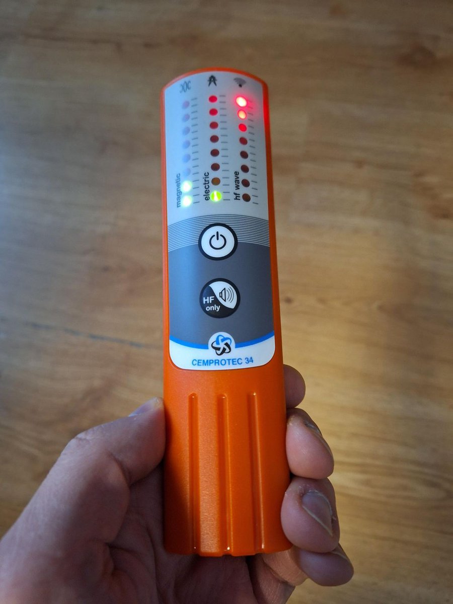 DiagnosticCEM's tweet photo. Le détecteur d'ondes électromagnétiques basses et hautes fréquences Cemprotec34. #5g #wifi #champmagnetique #electrosmog #cemprotec34 #esi24
https://t.co/XfMEBZbbRf https://t.co/sdnS9P3L71