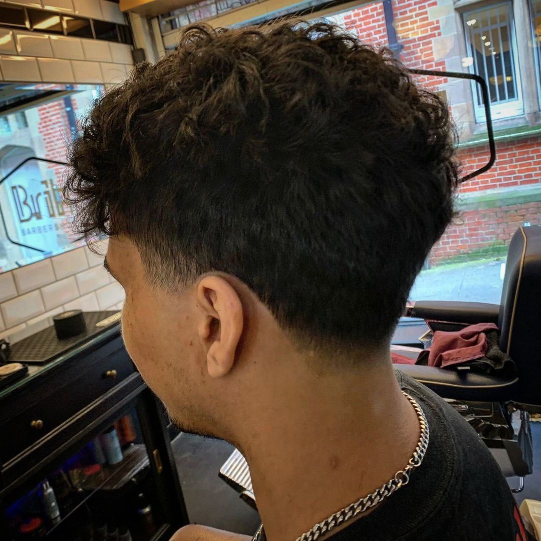 instagram.com/brikbarbershop… Loz @stylist_stone has spaces available this week at our Byard Lane shop. Call 0115 9470009 or use the Booksy app to book in. 

#stylefashion #hairfashion #barbernottingham #vintagebarbering #traditionalbarbering #traditionalbarbers #oldskool