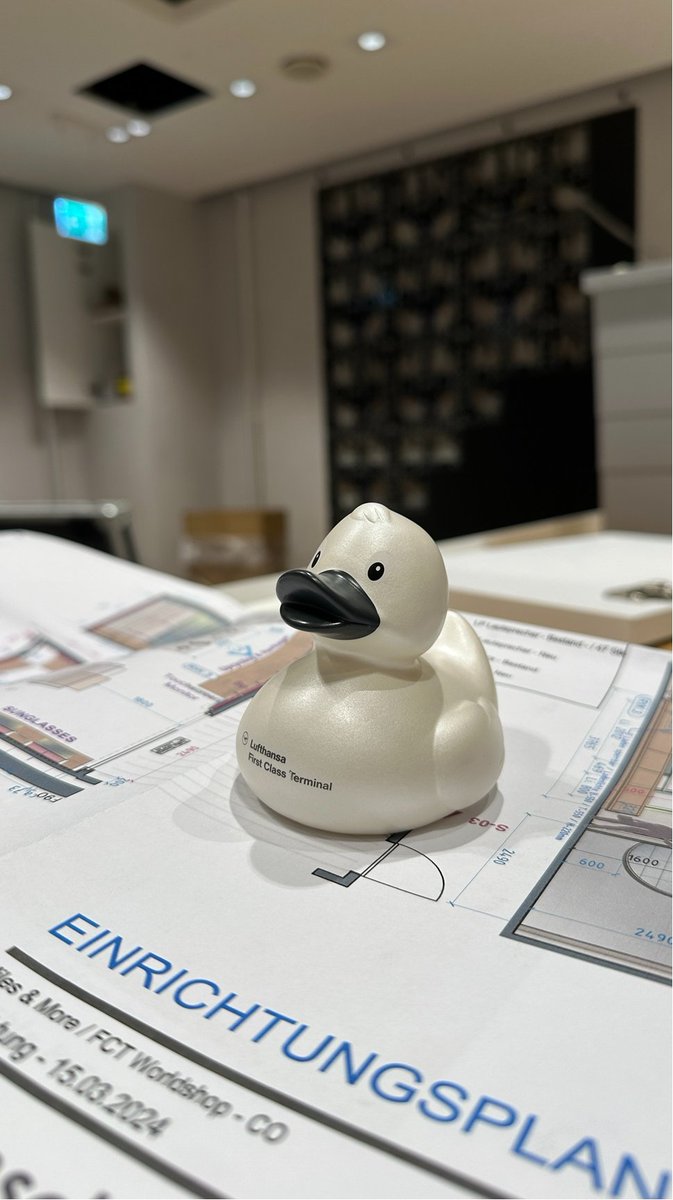 Everything is going according to plan! The final shelves, the last finishing touches - in two weeks, our Worldshop Airport Store will open its doors for you at LH FCT! 🎉🌍#countdown #2weeks