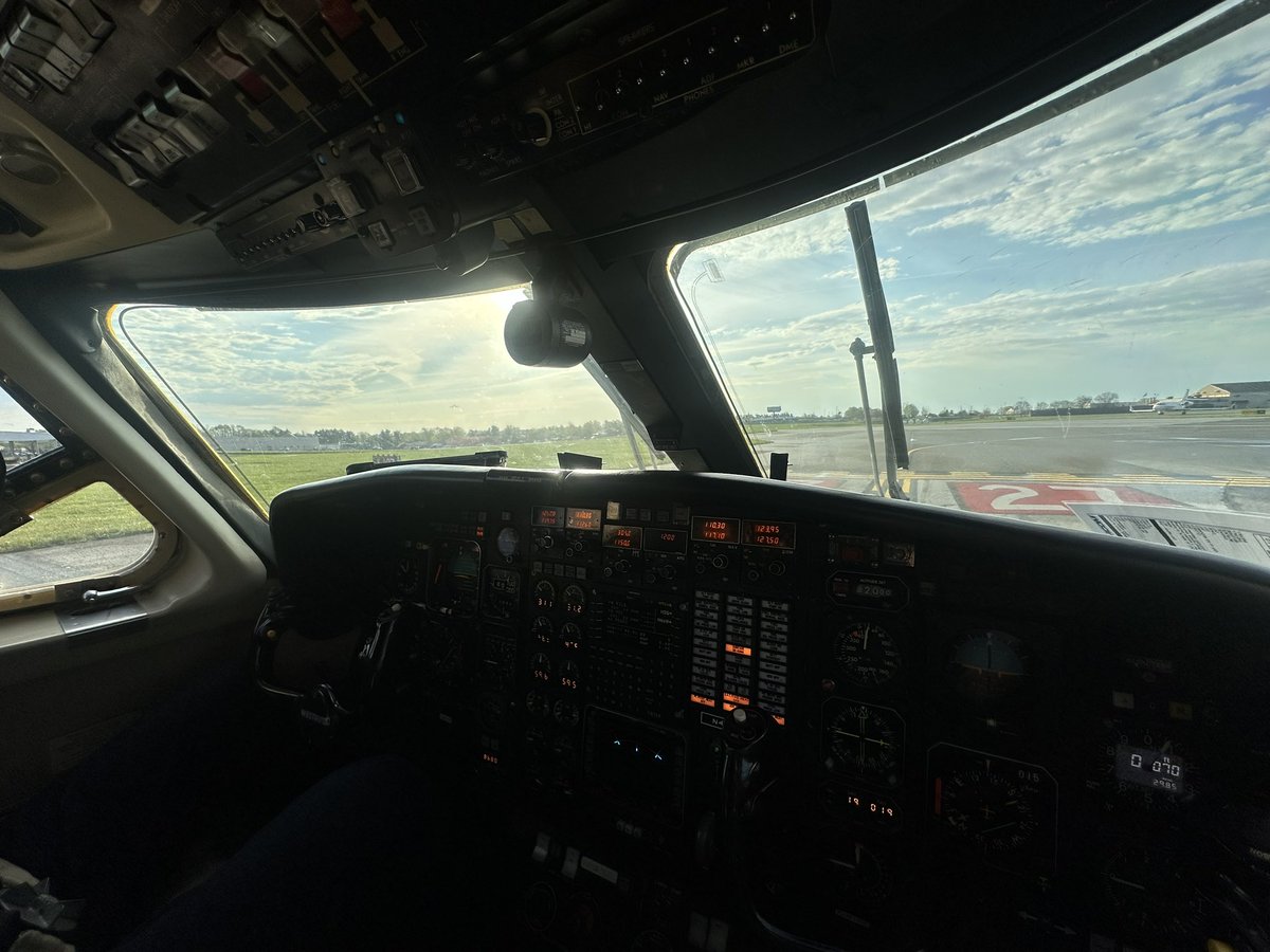 SteveNomadic's tweet image. Nomadic 1 (OMD1) heading out for a maintenance visit today #Westwind #Avgeek KILG-KLNC-KPWA (picking up our new tires in Lancaster.