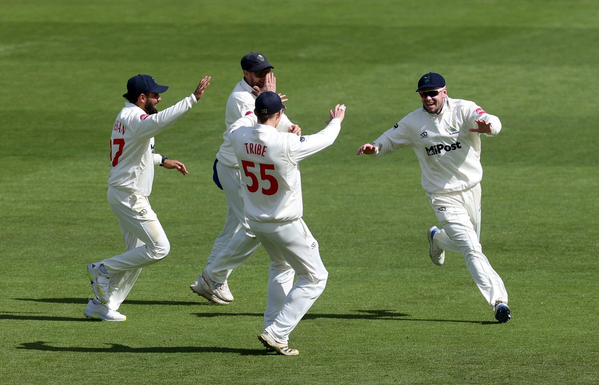GlamCricket's tweet photo. ππ¨π‘ππ
At the end of first session, Derbyshire are 128/3. They need 273 runs to win. Reece (40*) and Guest (34*)
Watch live π https://t.co/qJXdpVN2Jb
#OhGlammyGlammy #GLAvDER https://t.co/PPjcjvkb63