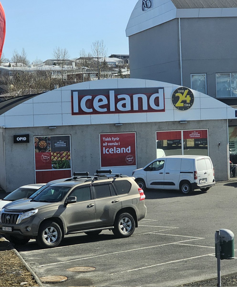 dylan6roberts's tweet image. I'm in Iceland and have just seen an Iceland. #Whoknew