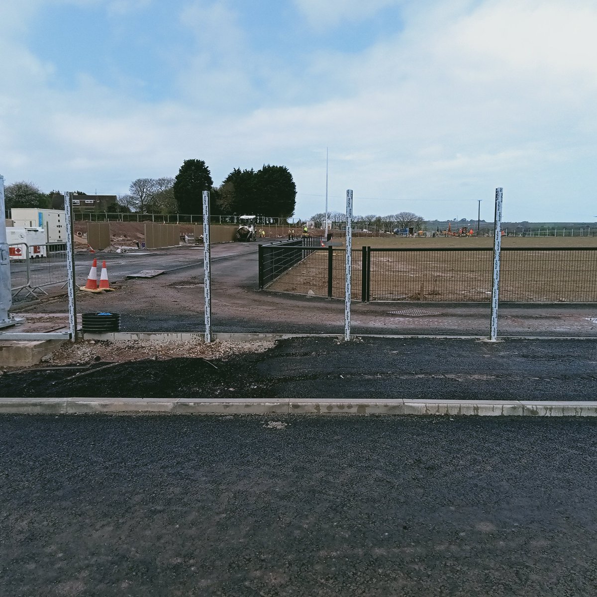 In Truro, so took the opportunity to take a look at @TCFC_Official new stadium. It's coming along, but still an awful lot to do. #footballscominghome