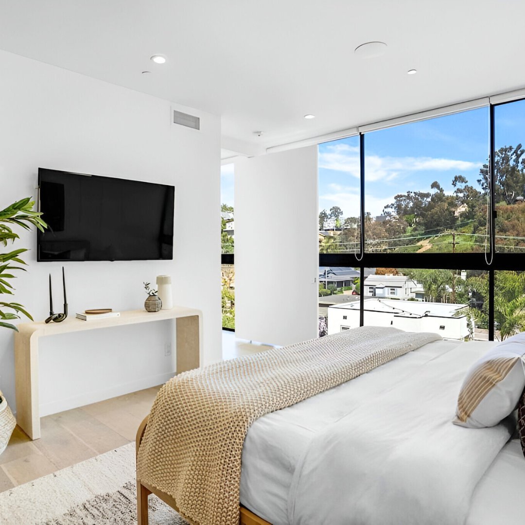 petfriendlyio's tweet photo. Travel with your furry friend in eco-style to San Diego's Clea House — where sustainability meets pet-friendly luxury.

For a greener getaway where your pet is as pampered as you are, click the link 👉🏻 https://t.co/NYQx9wnbwI https://t.co/3njNQ8G555