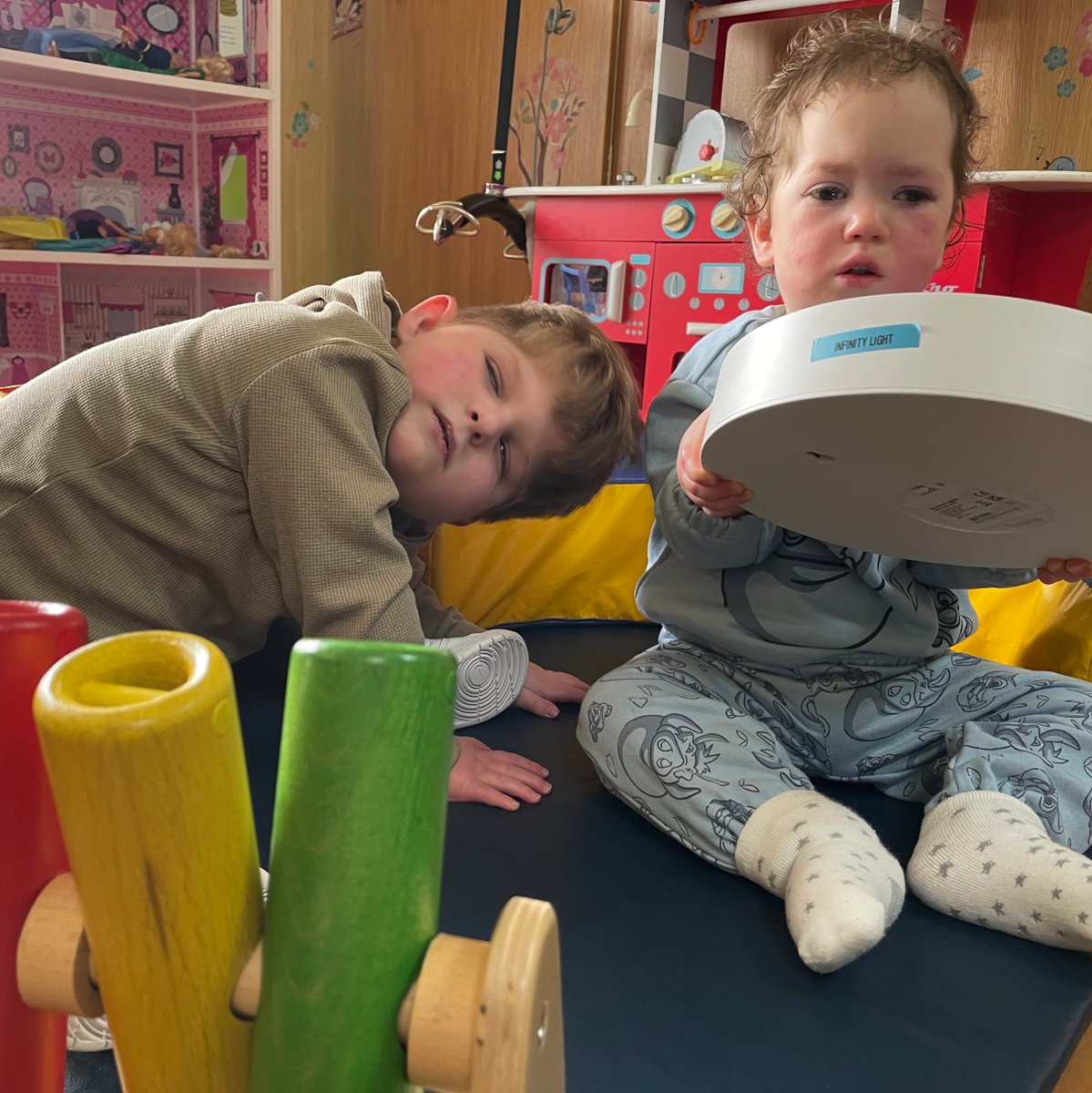 🥰 New friends Oliver and Gethin just love bonding over some playtime with the sensory toys at Tŷ Gobaith. 🤗 It's thanks to your generous donations that golden moments like this are possible. Thank you hopehouse.org.uk/donate #newfriends #sensorytoys #childrenshospice