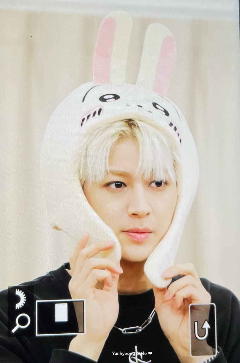 YH_ppp's tweet photo. 240415 대면 사인회 카와이이!! 
#iKON #아이콘 #윤형 #송윤형 #SONG #Yunhyeong #ユニョン https://t.co/9fjSJ2LIL2