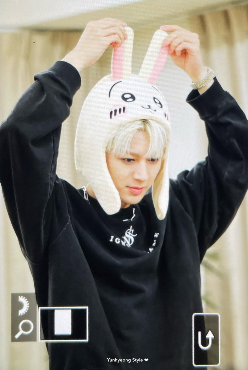 YH_ppp's tweet photo. 240415 대면 사인회 카와이이!! 
#iKON #아이콘 #윤형 #송윤형 #SONG #Yunhyeong #ユニョン https://t.co/9fjSJ2LIL2
