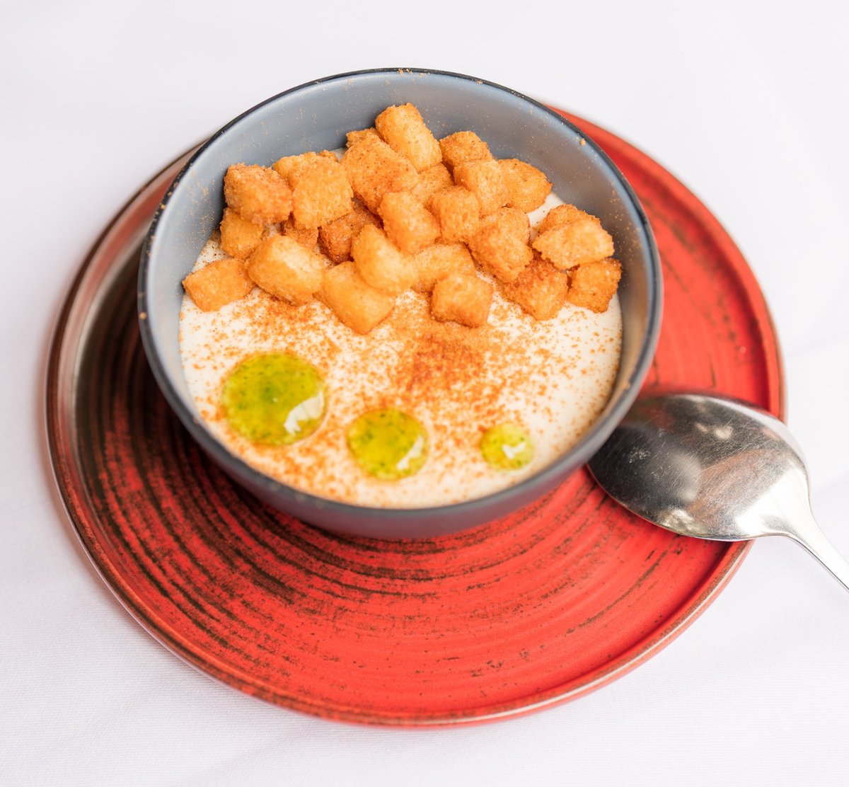Nuestros platos son bonitos de ver, pero todavía más bonitos de comer 😉

Te esperamos en el barrio del Albaicín de #Granada, donde podrás disfrutar de nuestro menú y del tiempo primaveral en nuestra terraza con encanto 🥰 

#Restaurante #Flamenco #Tablao #JardinesDeZoraya