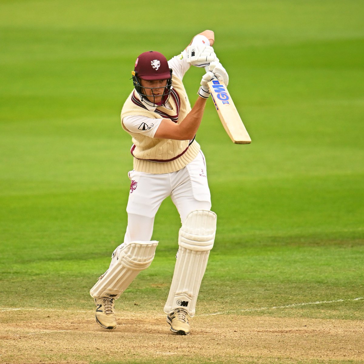 LUNCH: Gregory (43*) and Aldridge (40*) make it through to the end of the first session 👏 

Somerset 252/6, leading by 109

64 overs left in the day

#SURvSOM
#WeAreSomerset