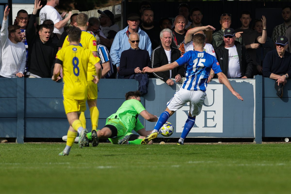 If you haven't already you can read up on Saturday's match report against @TheCurfews!

A great advert for the @IsthmianLeague with over 1122 in attendance 🏟️

ascotunited.net/valiant-yellas… 👈🏻

#WeAreAscot #UpTheYellas 💛💙