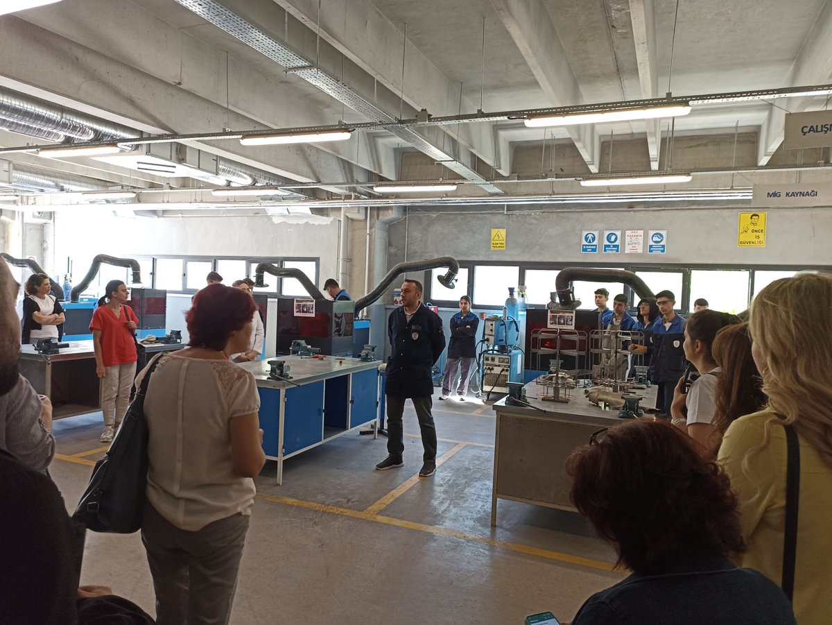 kosbimtal's tweet photo. Okulumuz PDR servisi ve Bornova RAM iş birliğiyle yürütülen ve üç gün sürecek olan okul tanıtım çalışmalarına bugün Bornova ilçesindeki psikolojik danışman ve rehber öğretmenlerle başlandı. 
#üretenokul 
#pdr 
#kemalpaşaosb https://t.co/NDi1wjBwYT