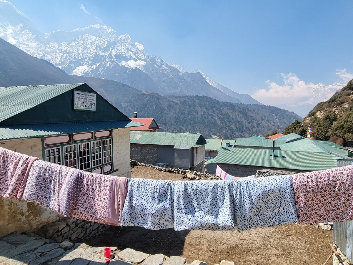 A good laundry day at Pangboche...for @margieadams08 @GeorginaNoakes @MichelleU_Wood @PaulaSymonds7 @hautecommetrois @Monday4Laundry #clotheslinepictures #Nepal