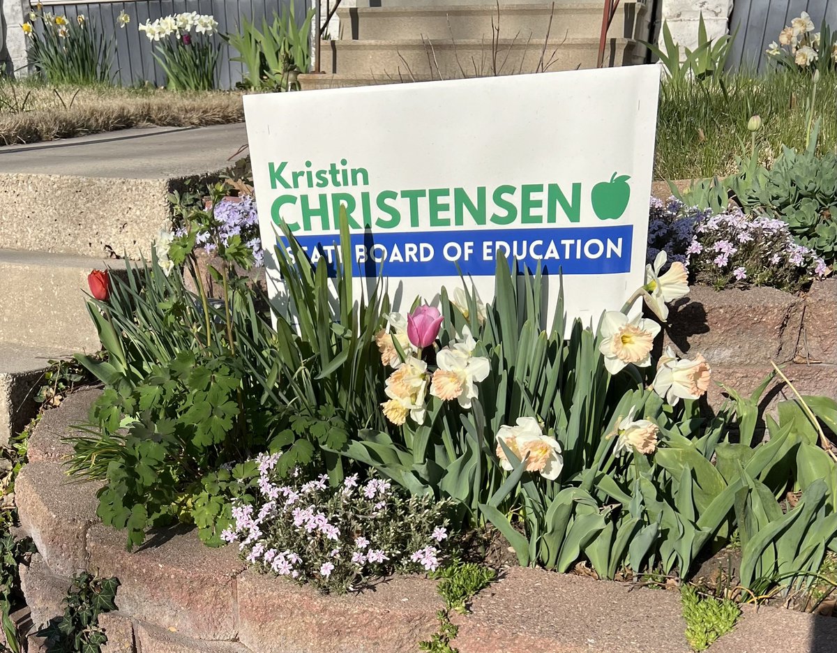 Let’s see your @kristin4school signs! Bonus points if they are surrounded by flowers.