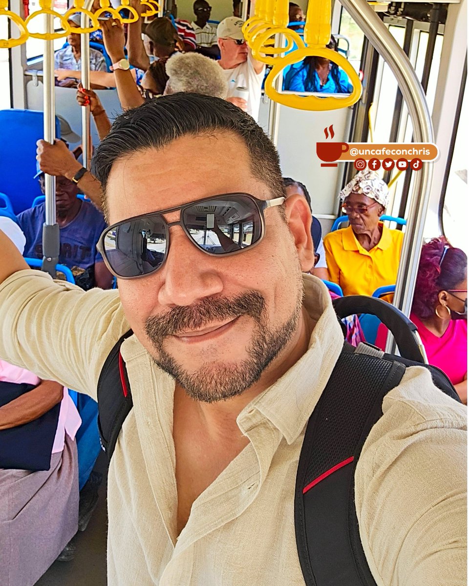 En el transporte público oficial del gobierno de Barbados. $3.50 BBD = $1.50 USD.

#uncafeconchris #bridgetown #bridgetownbarbados #barbados🇧🇧 #barbadoslife #barbadosbeach #barbados246🇧🇧 #caminandoporlavida #caminandoando #caminandoporahí #caminandoporelmundo #viajandoando