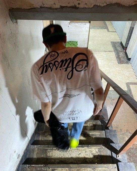 songbirdsrite's tweet photo. Vernon siap naik busway 6U itu atau naik MRT, demi mengunjungi pameran yg diadakan di mbloc, dan selalu ayo diajak makan dari gultik sampe bakery yg baru buka dan harus nyelip-nyelip untuk menemukannya https://t.co/UHfXuQceff